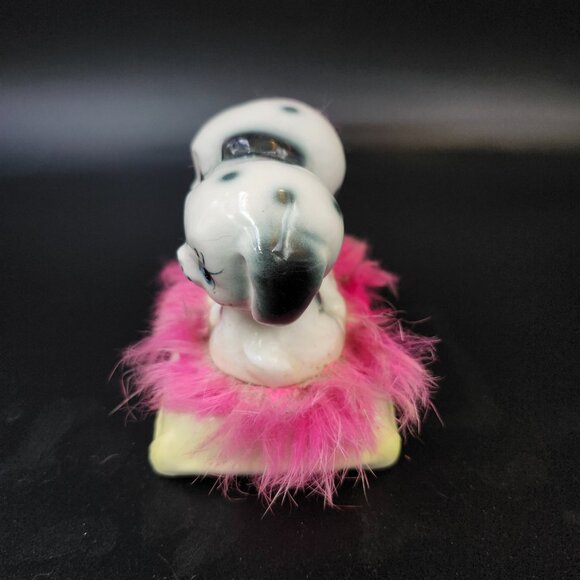 Vintage Kitsch Dalmatian Porcelain Figurines with Pink Faux fur - Picture 5 of 8